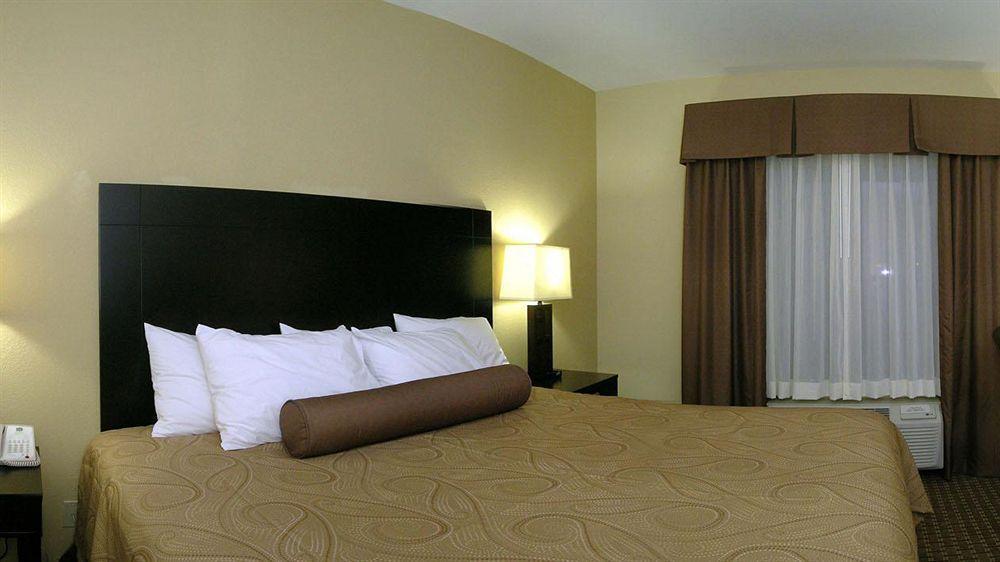 Best Western Bastrop Pines Inn Buitenkant foto