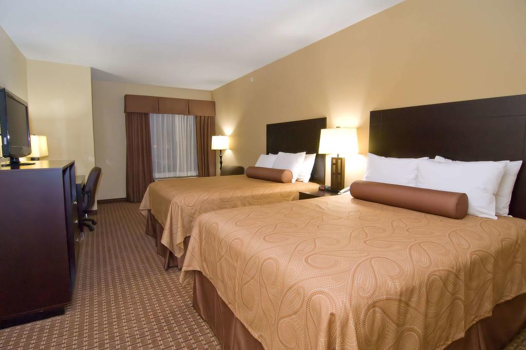 Best Western Bastrop Pines Inn Buitenkant foto